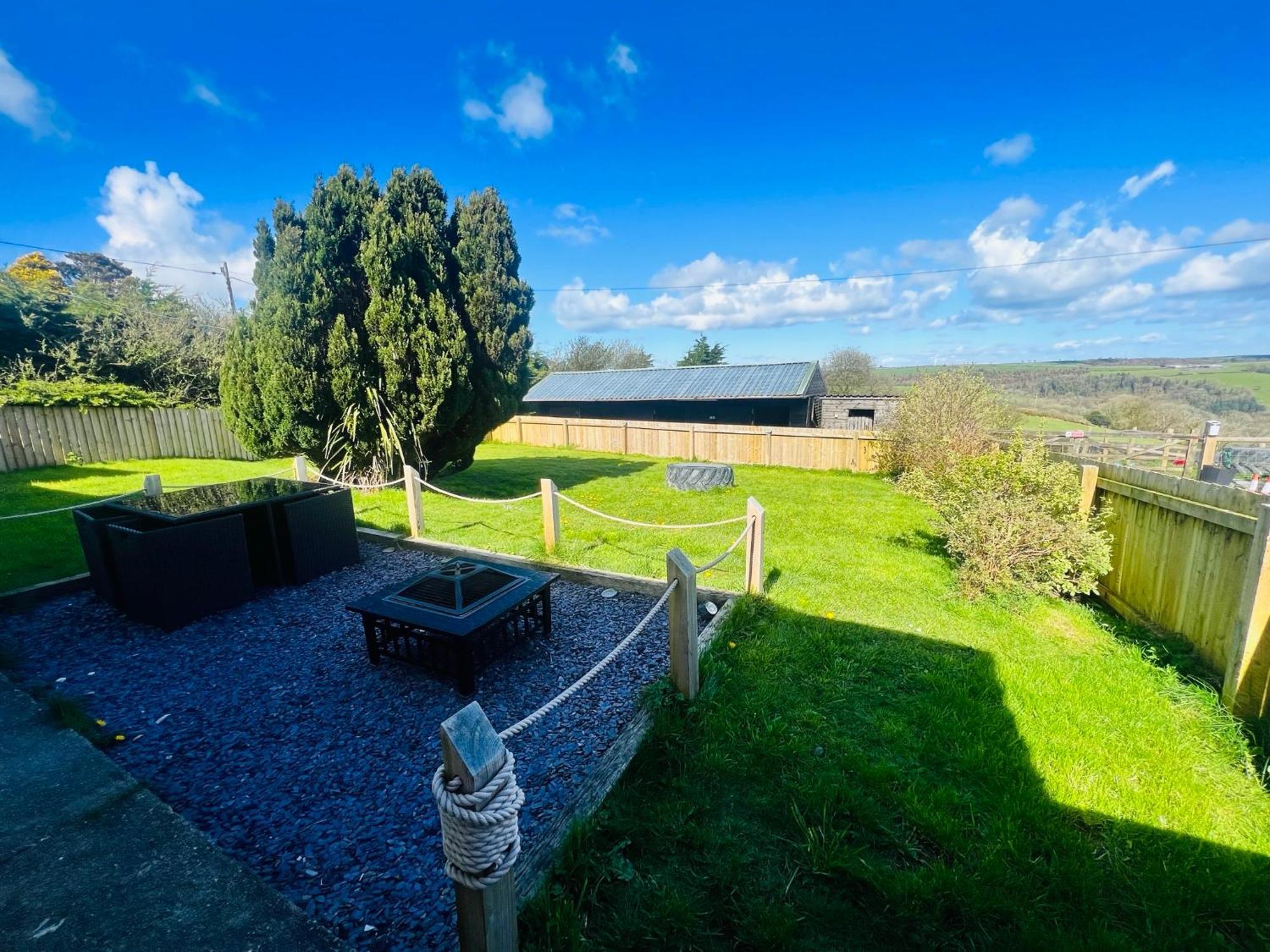 1 Bedroom Holiday Let In The Heart Of West Wales Καρμάρθεν Εξωτερικό φωτογραφία